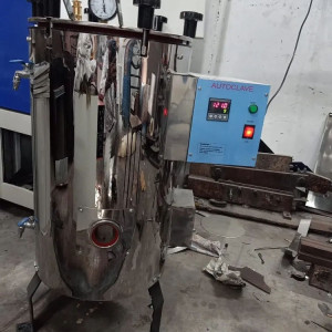 Vertical Mild Steel Autoclave automatically, 22 Ltr